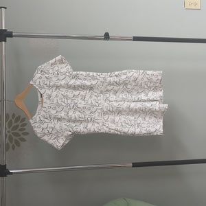 Banana Republic jumper shirt sleeve white floral size 4 has decent pockets